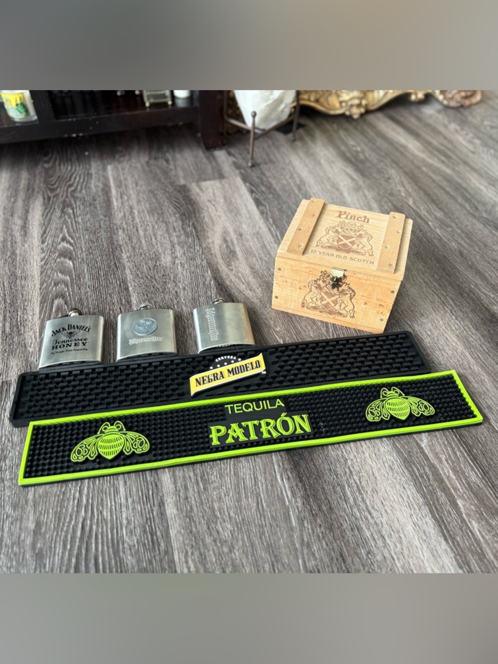 Liquor collectible lot #1 (vintage box & newer pieces)